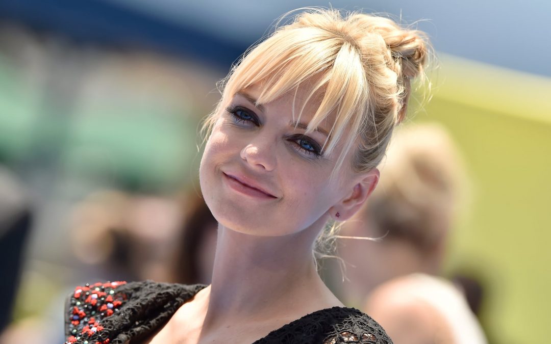 Interview: Anna Faris of CBS’s ‘Mom’ Talks Parenthood, Mom Guilt And More